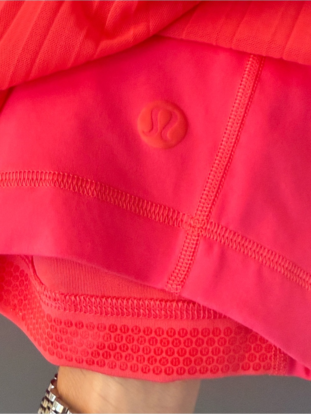 Lululemon Mesh Pleats Mini Skirt Vibrant Coral Pink Size 6 - Picture 2 of 4